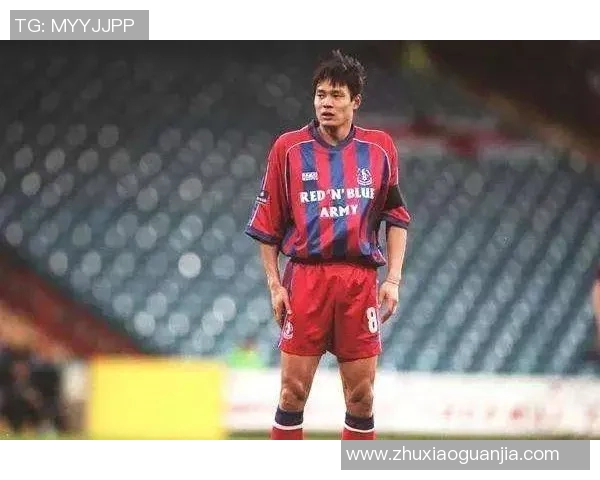 当足球传奇同框闪耀赛场见证荣耀与友谊的永恒瞬间